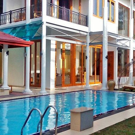 فندق غامباهافي  White Palace المظهر الخارجي الصورة