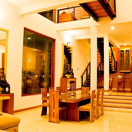 فندق غامباهافي  White Palace المظهر الخارجي الصورة